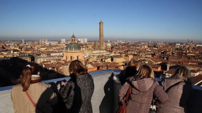 immagine turisti bologna